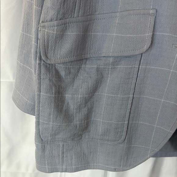 Stylish Light Gray Blazer with Checkered Pattern - Picture 6 of 8